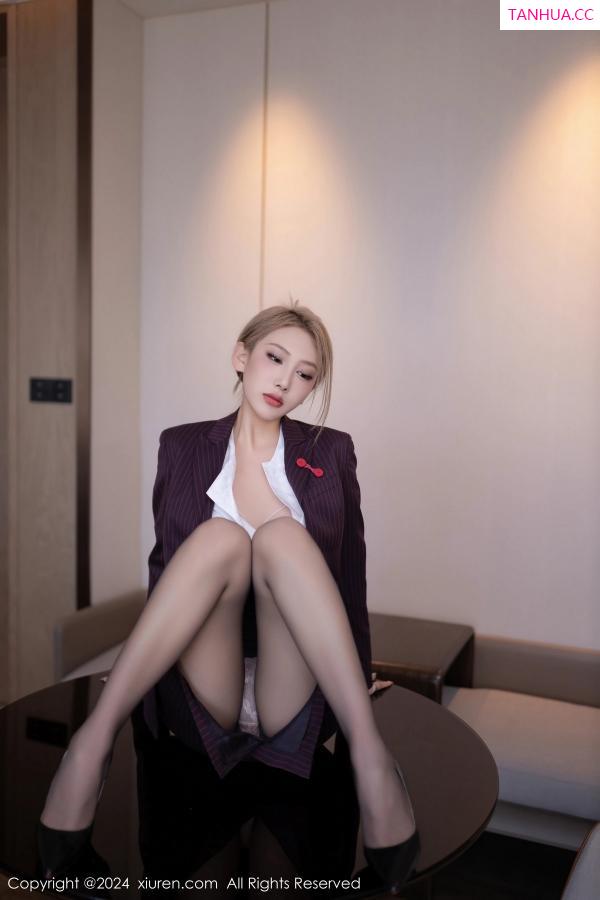   [XiuRen]高清写真图 2024.01.31 No.8042 沈青黛 美腿丝袜第13张图片